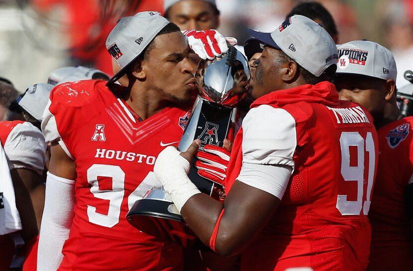 HOUSTON, TX - DECEMBER 05:  Cameron Malveaux #94 of the Houston Cougars and Nick Thurman #91...