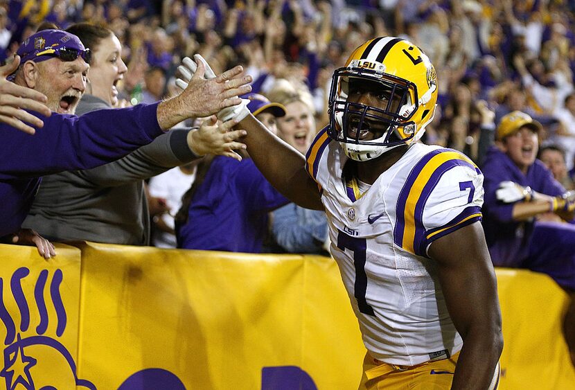 BATON ROUGE, LA - OCTOBER 22: Leonard Fournette #7 of the LSU Tigers celebrates a 76-yard...