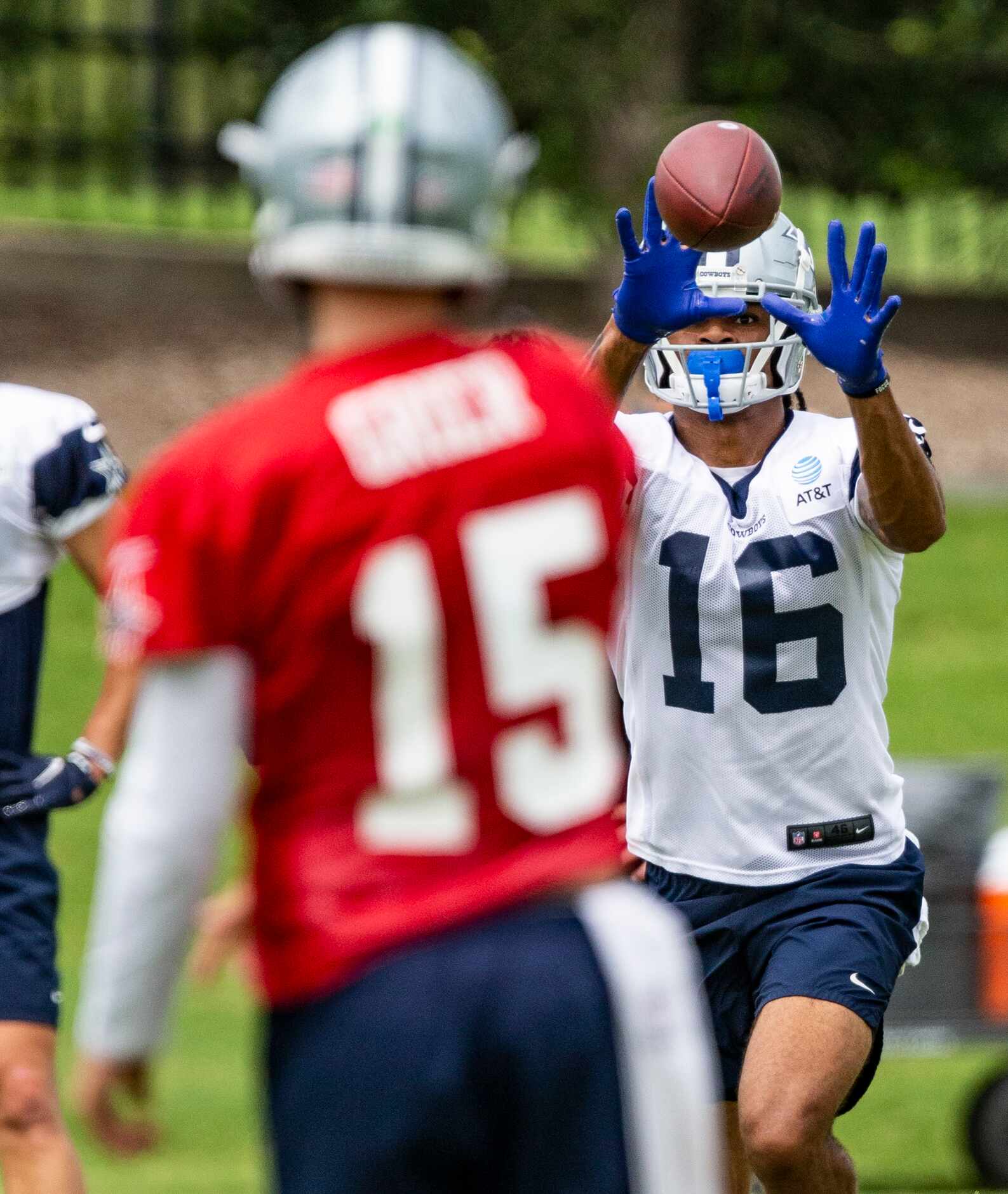 Dallas Cowboys practice squad wide receiver Osirus Mitchell (16) catches a pass from...