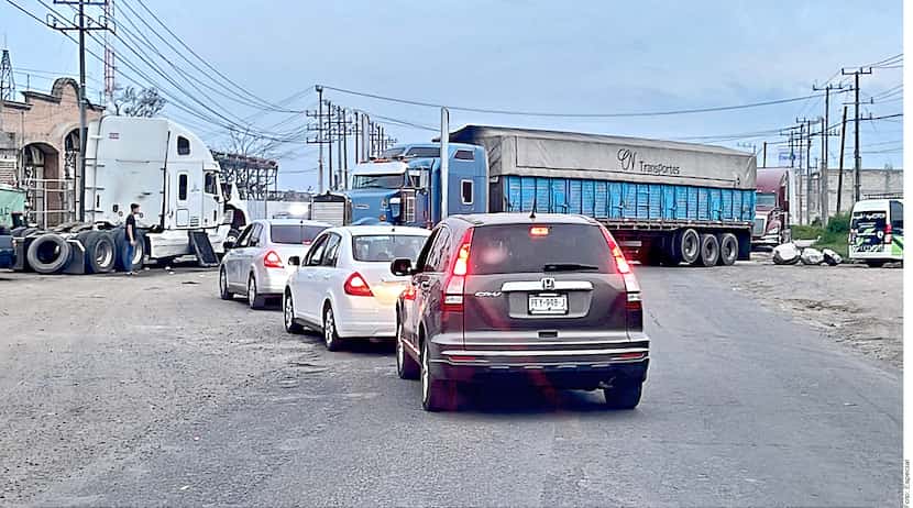 Los bloqueos en los límites de Sahuayo y Jiquilpan comenzaron a las 6 p.m. del domingo y...