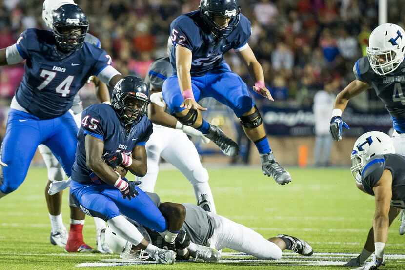 Allen running back Kirby Bennett (45) is brought down by the Hebron defenses during the...