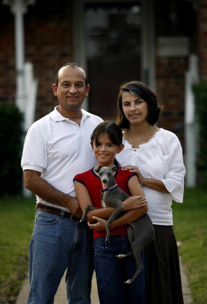 ORG XMIT: *S18DCECE8* Edgar Diaz, his wife, Diana Ocampo, their daughter Alejandra Diaz, 9,...