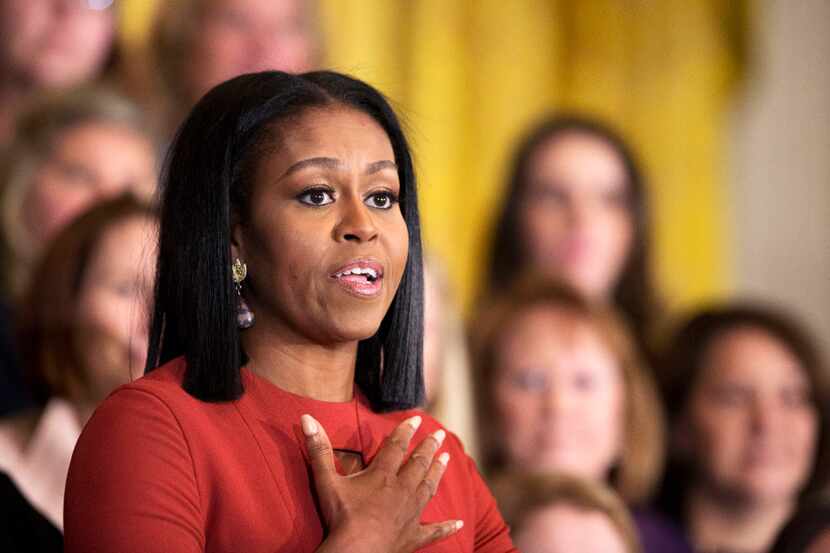 Michelle Obama da su último discurso como primera dama en la Sala Este de la Casa Blanca en...