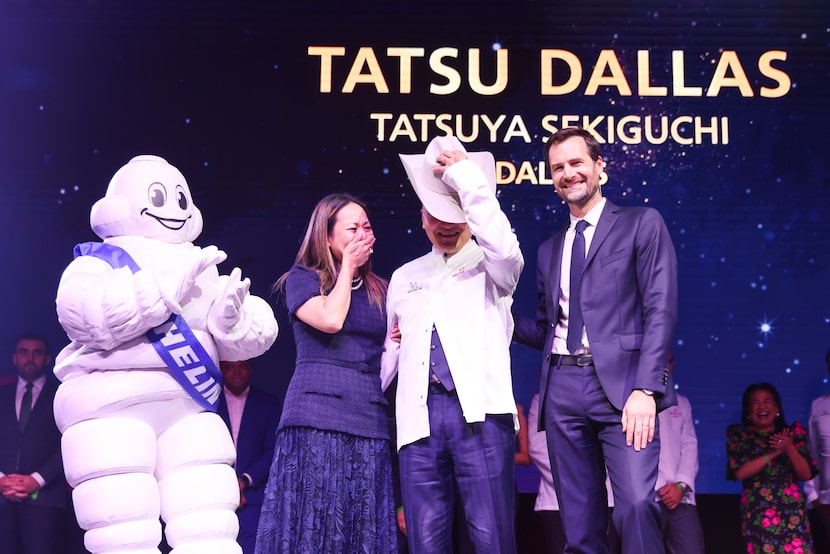 Chef Tatsuya Sekiguchi y su esposa Hiroko Sekiguchi de Tatsu Dallas fueron reconocidos con...