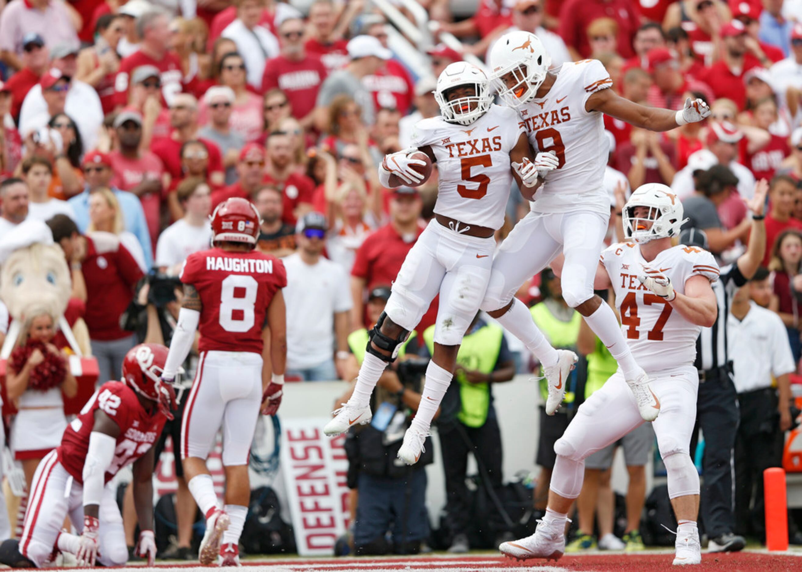 Saturday's top 25: Texas upsets Oklahoma on late field goal