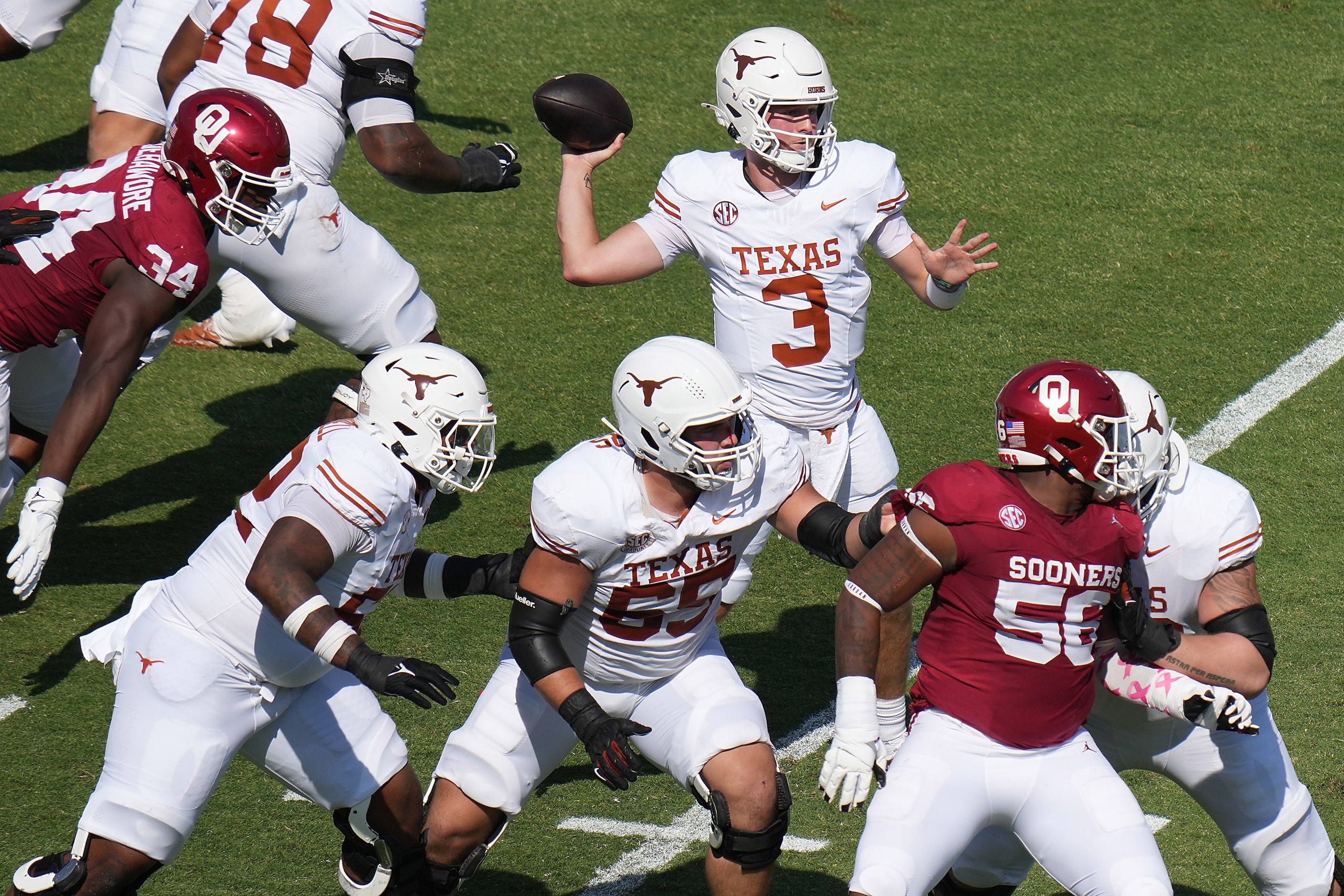 Texas quarterback Quinn Ewers (3) throws a pass during the first half of an NCAA college...