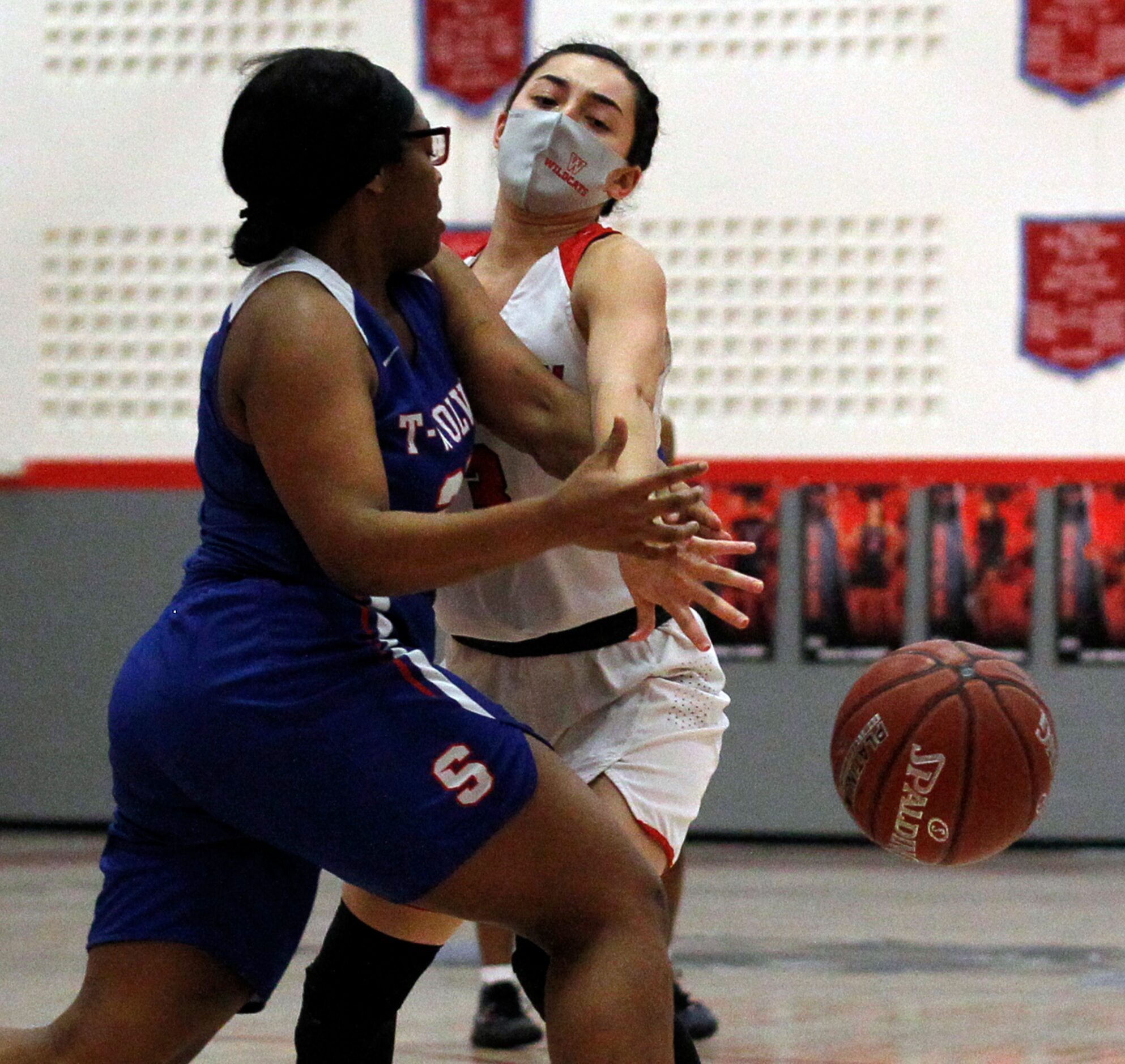 Dallas Woodrow Wilson's Mackenzie Amaya (3), right, reaches in to knock the ball away from...