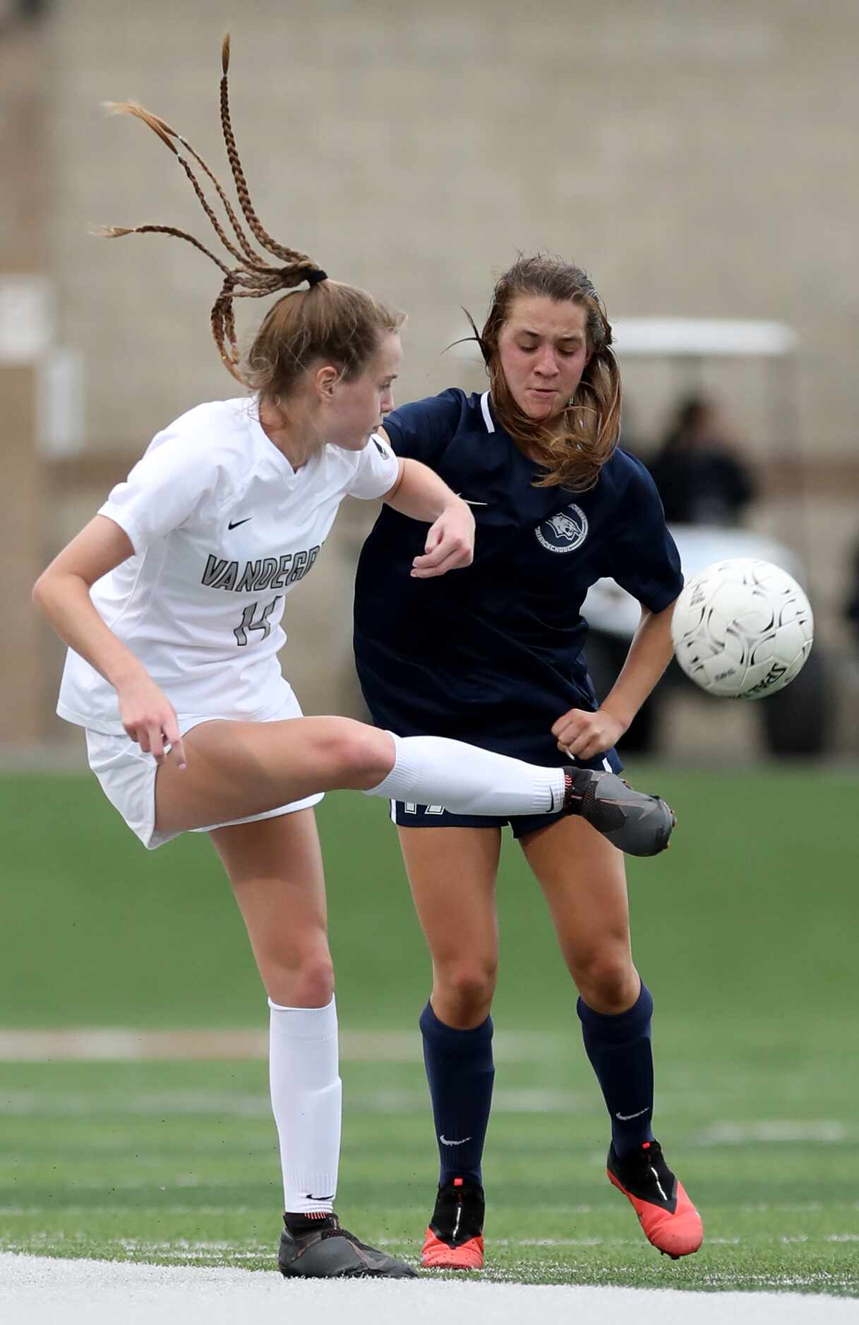 Austin Vandegrift's Lily Spencer (14) and Lewisville Flower Mound's Avery Simmons (17) go...
