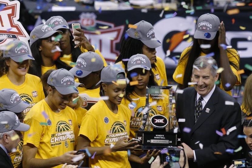 The Baylor team is presented the championship trophy by Bob Bowlsby, right, Big 12...