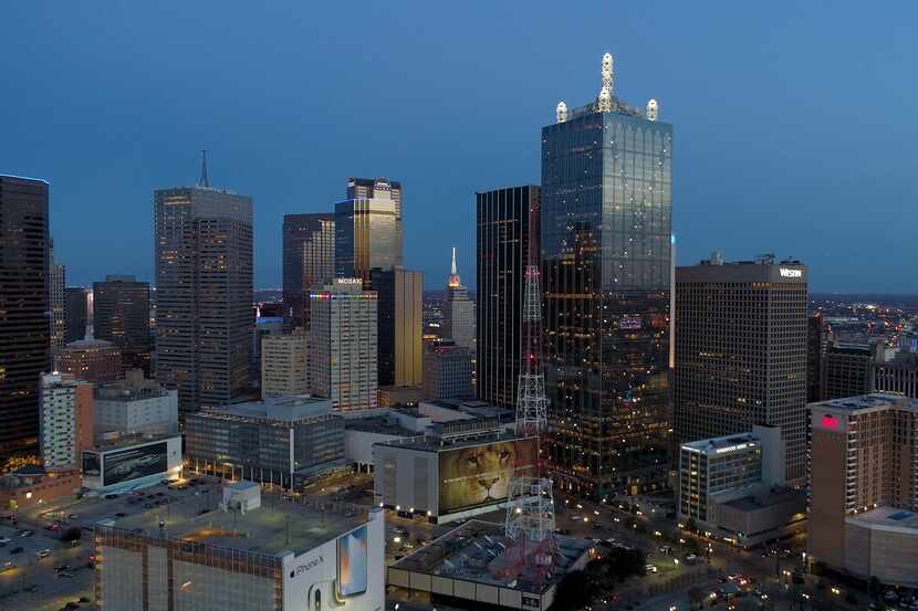 Muchas oficinas reabrieron en el país, pero en Dallas los números son aún más elevados pese...