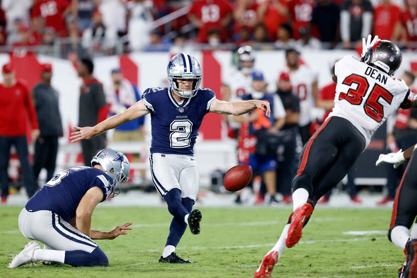 Dallas Cowboys place kicker Greg Zuerlein (2) kicks the go-ahead field late in the fourth...