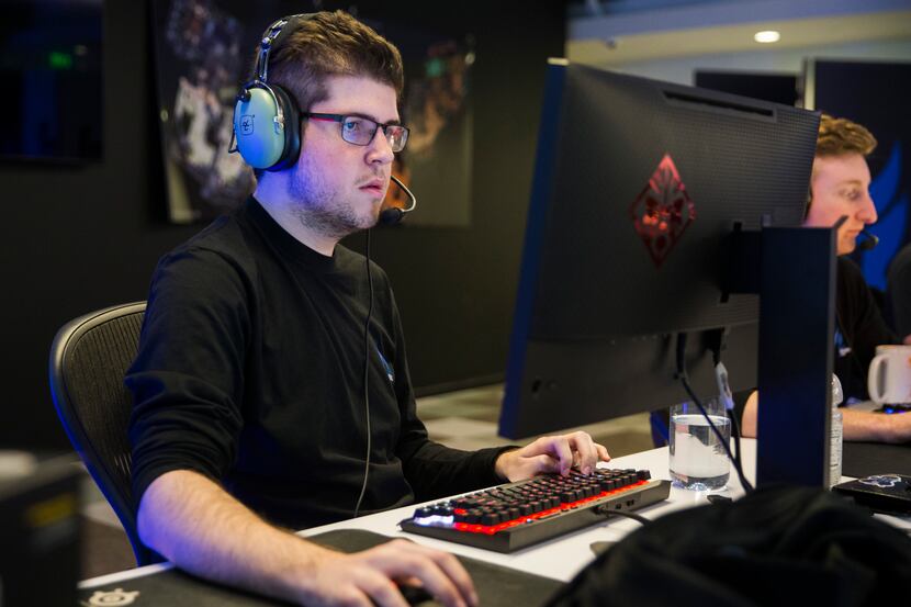 Dallas Fuel's William “Crimzo” Hernandez  practices on Wednesday, January 29, 2020 at Envy...