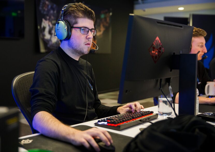 Dallas Fuel's William “Crimzo” Hernandez  practices on Wednesday, January 29, 2020 at Envy...