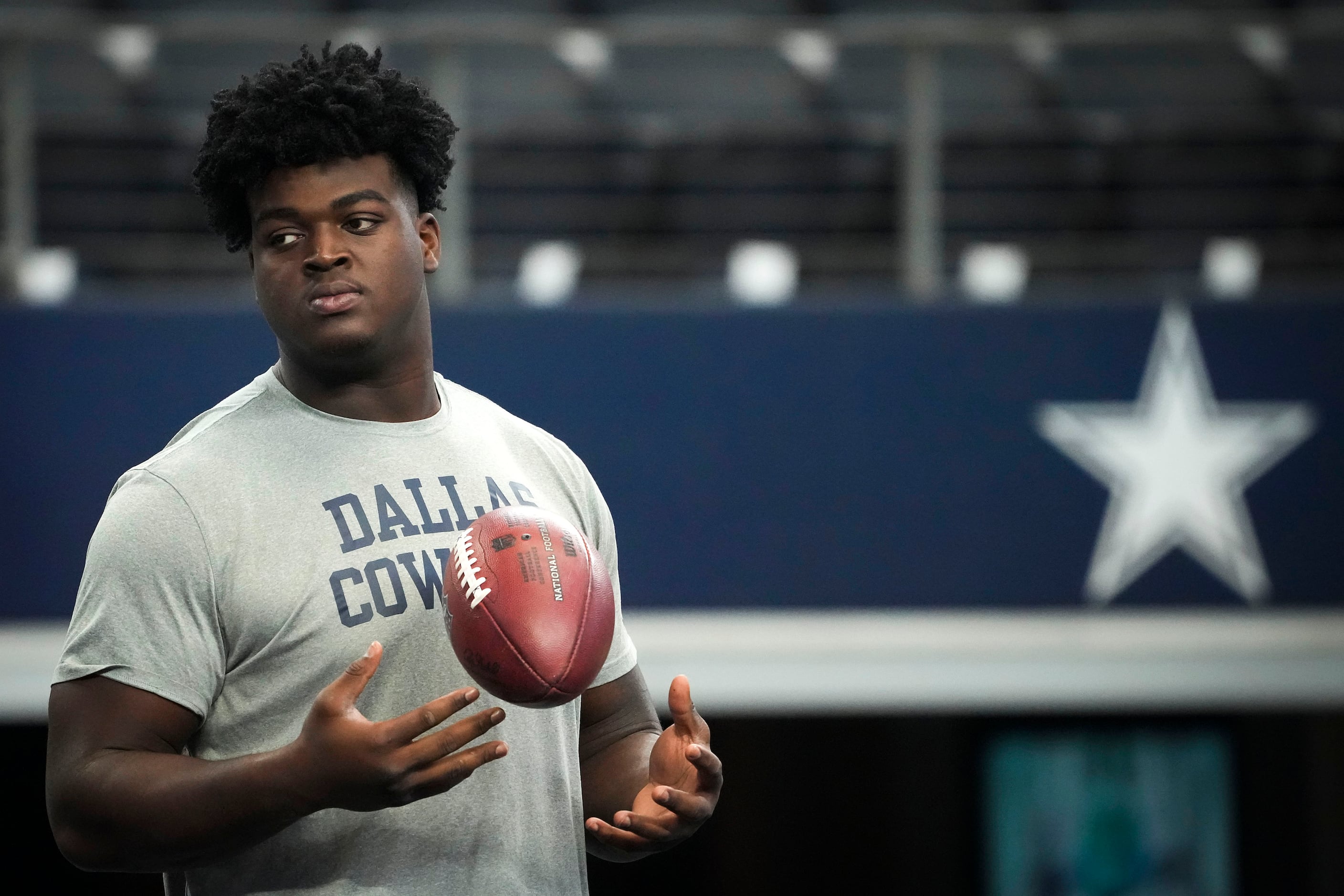 Cowboys OL Tyler Smith ready to 'set the tone' in Dallas, try to live up to  the legacy of No. 73