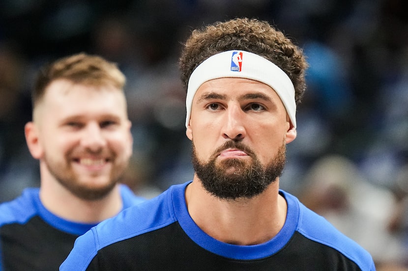 Dallas Mavericks guards Klay Thompson and Luka Doncic warm up before an NBA basketball game...