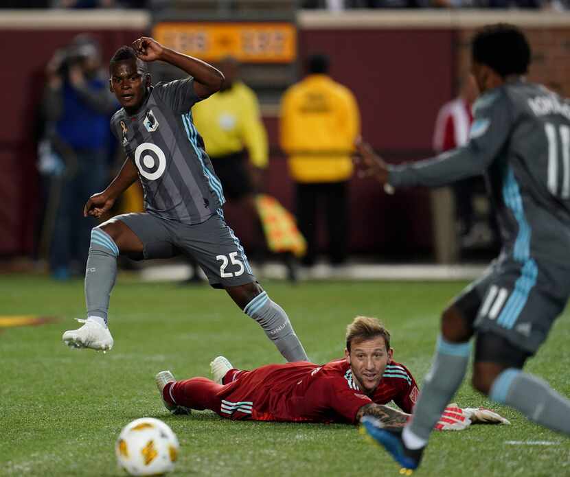 Portland Timbers goalkeeper Steve Clark watches as Minnesota United forward Carlos Darwin...