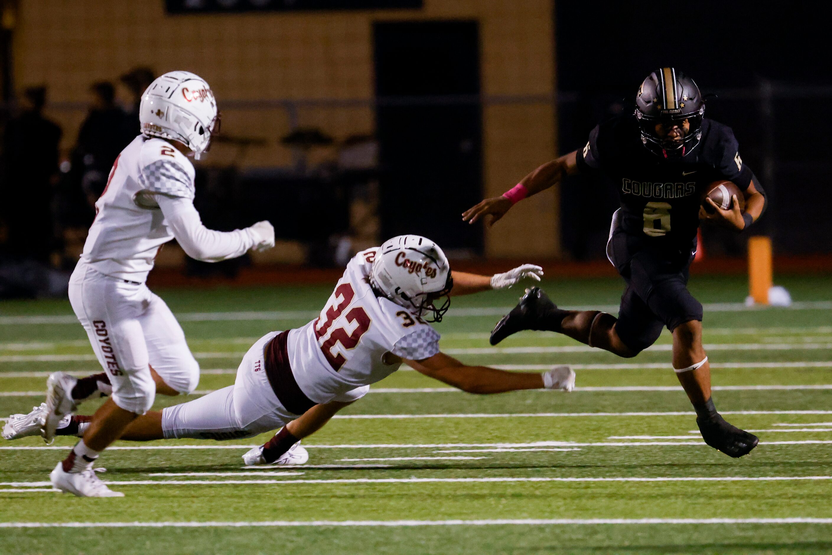 Frisco Heritage’s LB Ethan Lapp (32) tries to stop The Colony’s RB Kamden Wesley (6) during...