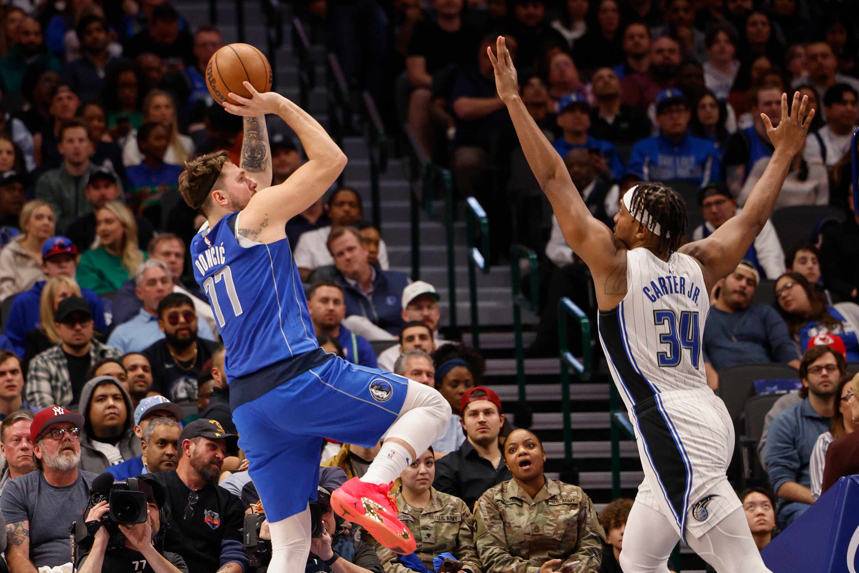 The cavalry comes through: See photos from Mavericks' victory over the ...