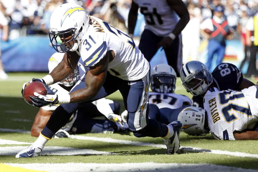 San Diego Chargers defensive back Richard Marshall (31) recovers a fumbled ball from Dallas...