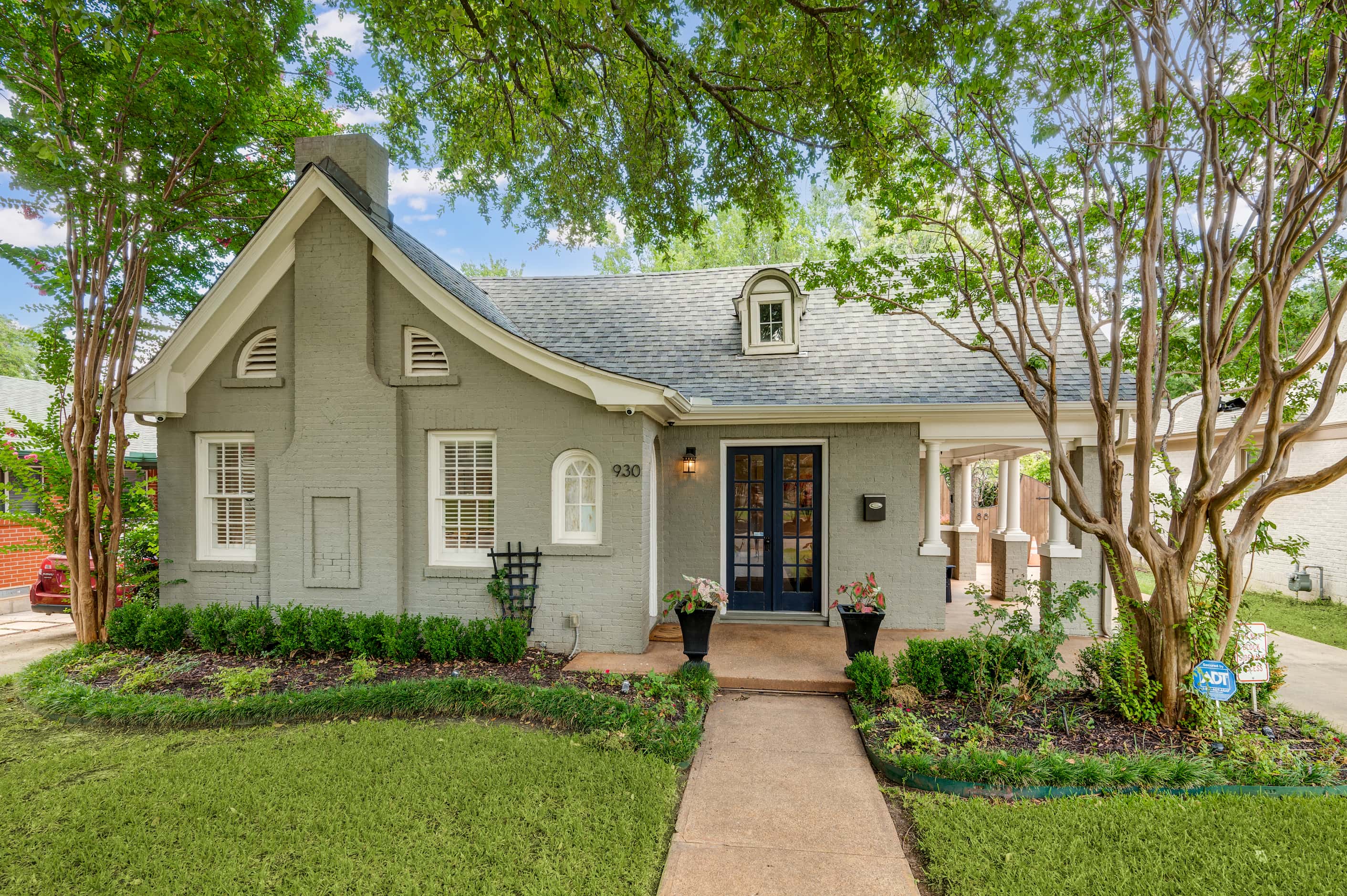 This 1925 build is located in the Kings Highway Conservation District in Oak Cliff.