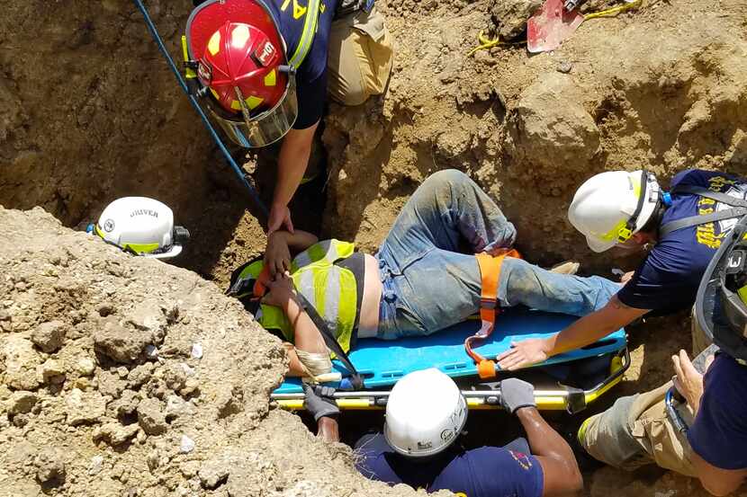 El rescate del trabajador de la construcción en el Northwood Club de Dallas.
