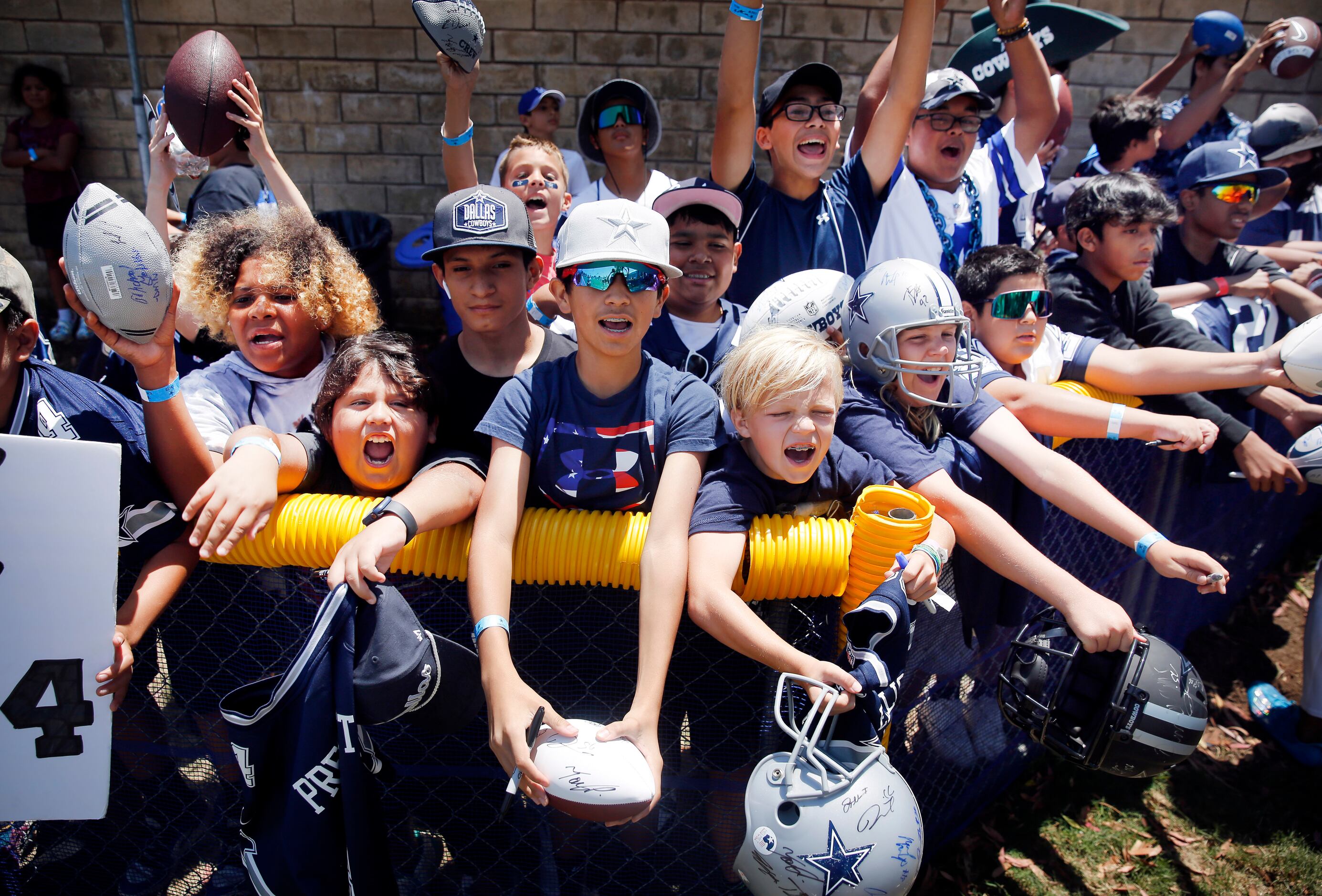 Cowboys training camp photos: Quarterback Dak Prescott rolls out to throw a  dime