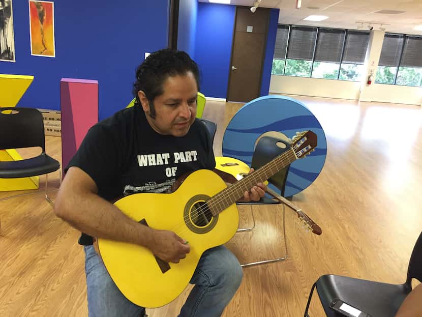 Antonio Salas,instructor de música en la galería del consulado mexicano el sábado 8 de...