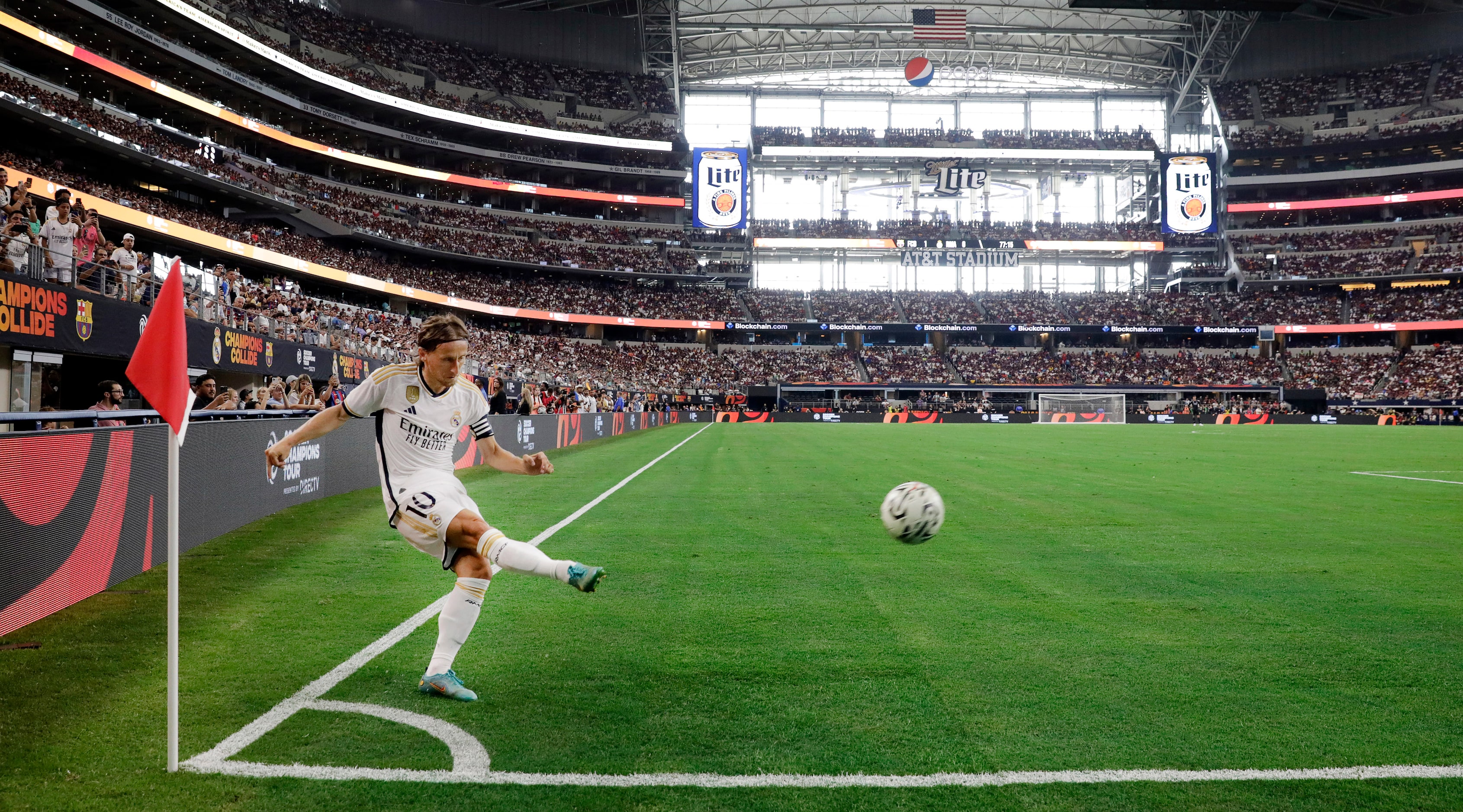 Real Madrid midfielder Luka Modrić (10) connects on a corner kick during the second half...