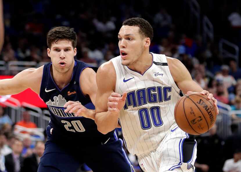 Orlando Magic's Aaron Gordon (00) goes to the basket against Dallas Mavericks' Doug...