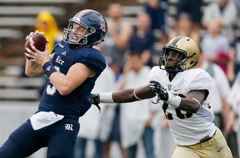 HOUSTON, TX - OCTOBER 24:  Zach Wright #9 of the Rice Owls completes a catch in front of...