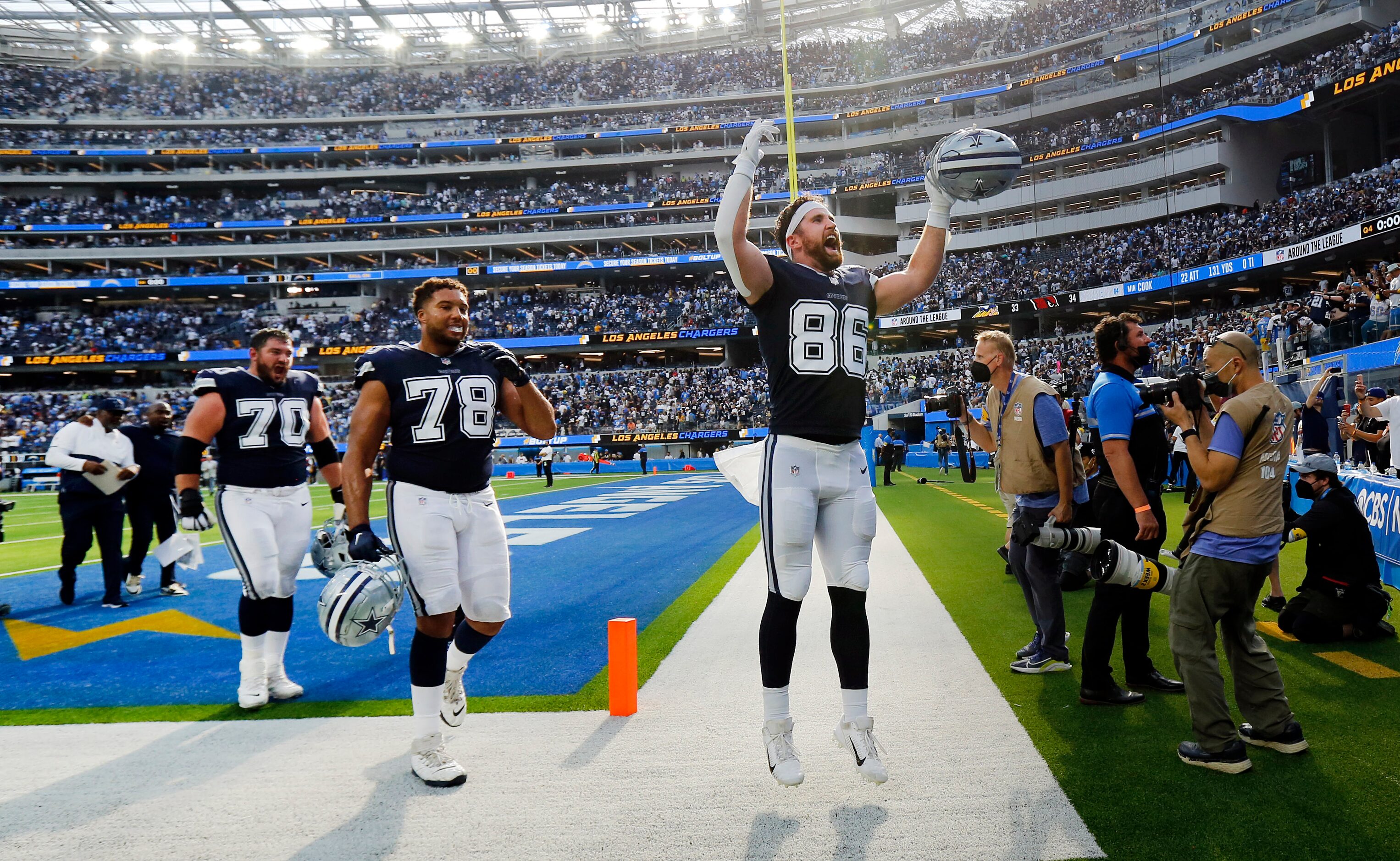 Dallas Cowboys tight end Dalton Schultz (86), offensive tackle Terence Steele (78) and guard...