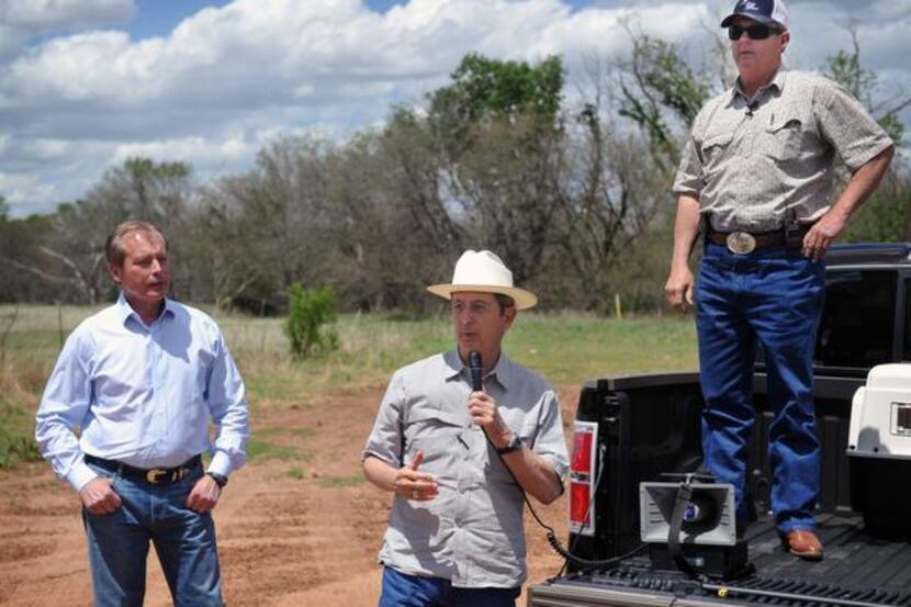 
Lt. Gov. David Dewhurst (left), Land Commissioner Jerry Patterson (center) and Texas...