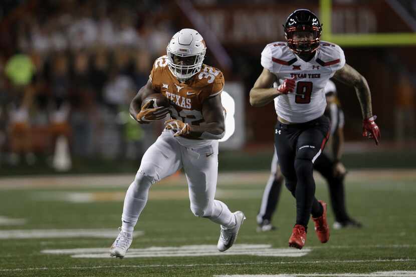 AUSTIN, TX - NOVEMBER 24:  Daniel Young #32 of the Texas Longhorns rushes the ball in the...