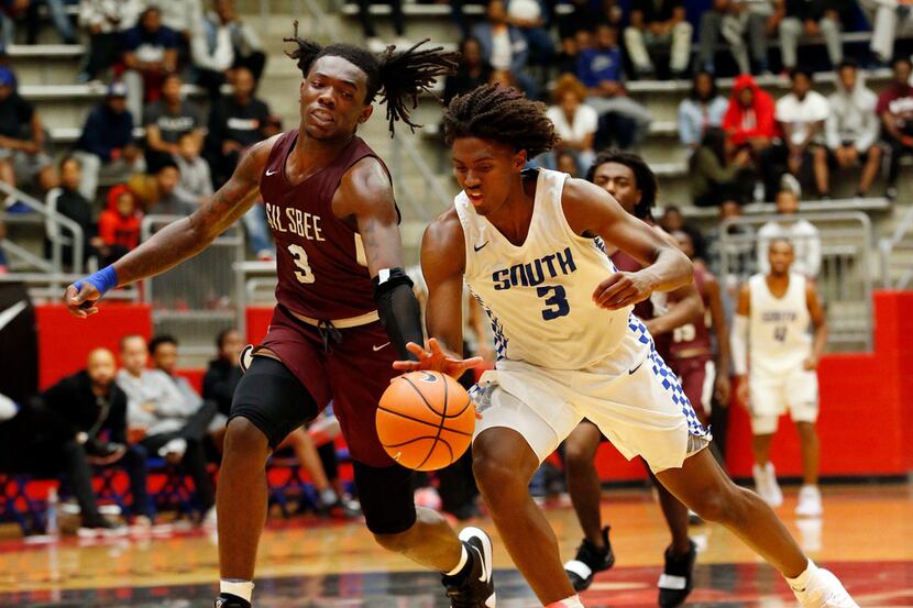 Silsbee's Devon McCain (3), defends against South Garland's Tyrese Maxey (3) during their...