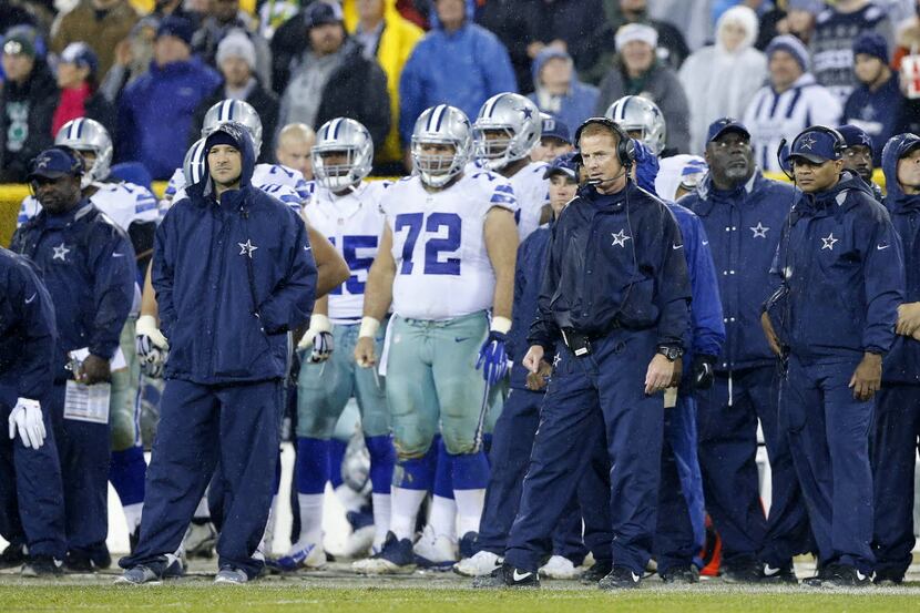 Dallas Cowboys head coach Jason Garrett (right) and quarterback Tony Romo (left) watch as...