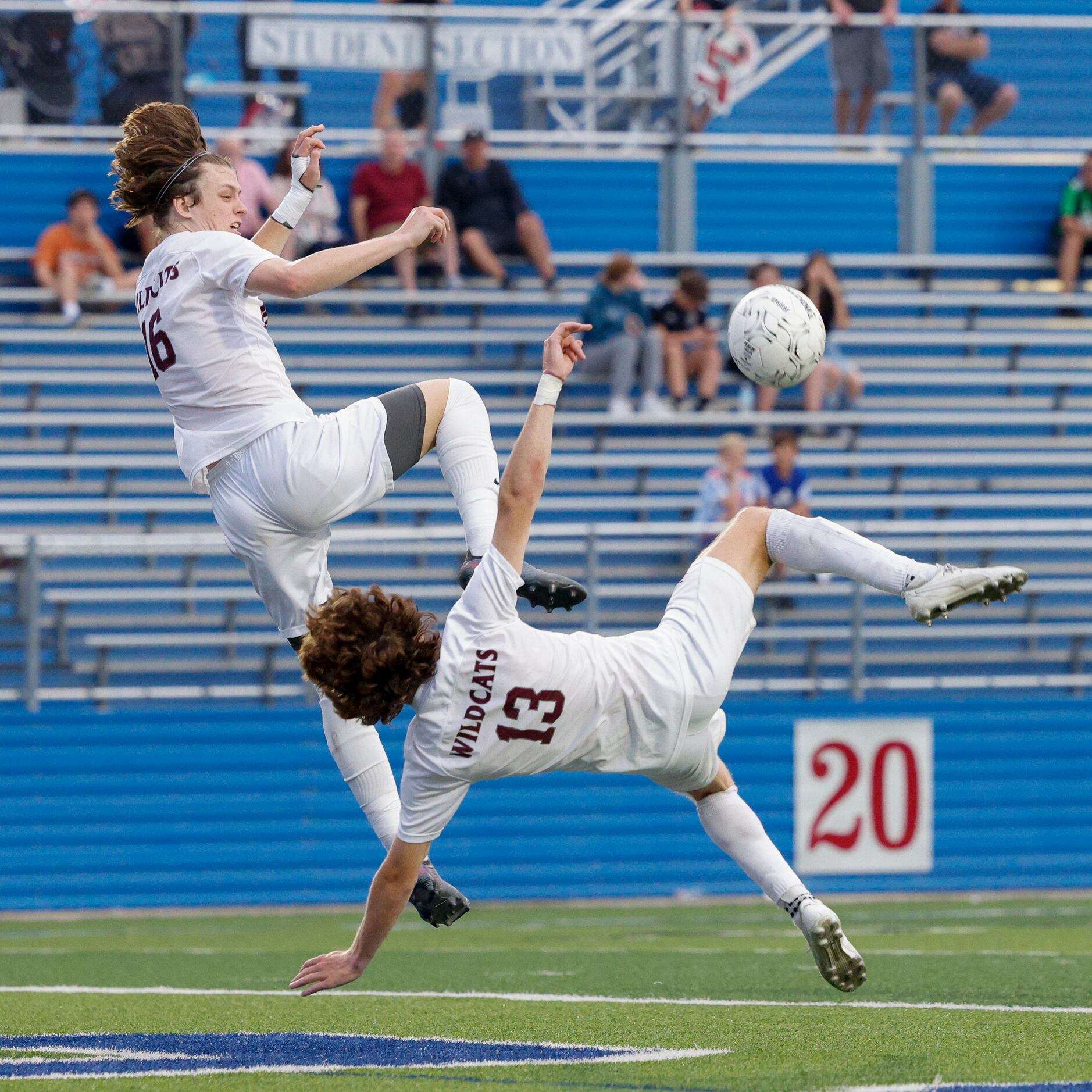 Plano forward Nolan Giles (16) and Plano forward Aaron Myers (13) simultaneously attempt...