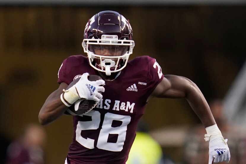 Texas A&M running back Isaiah Spiller (28) breaks to the outside against Kent State for a...