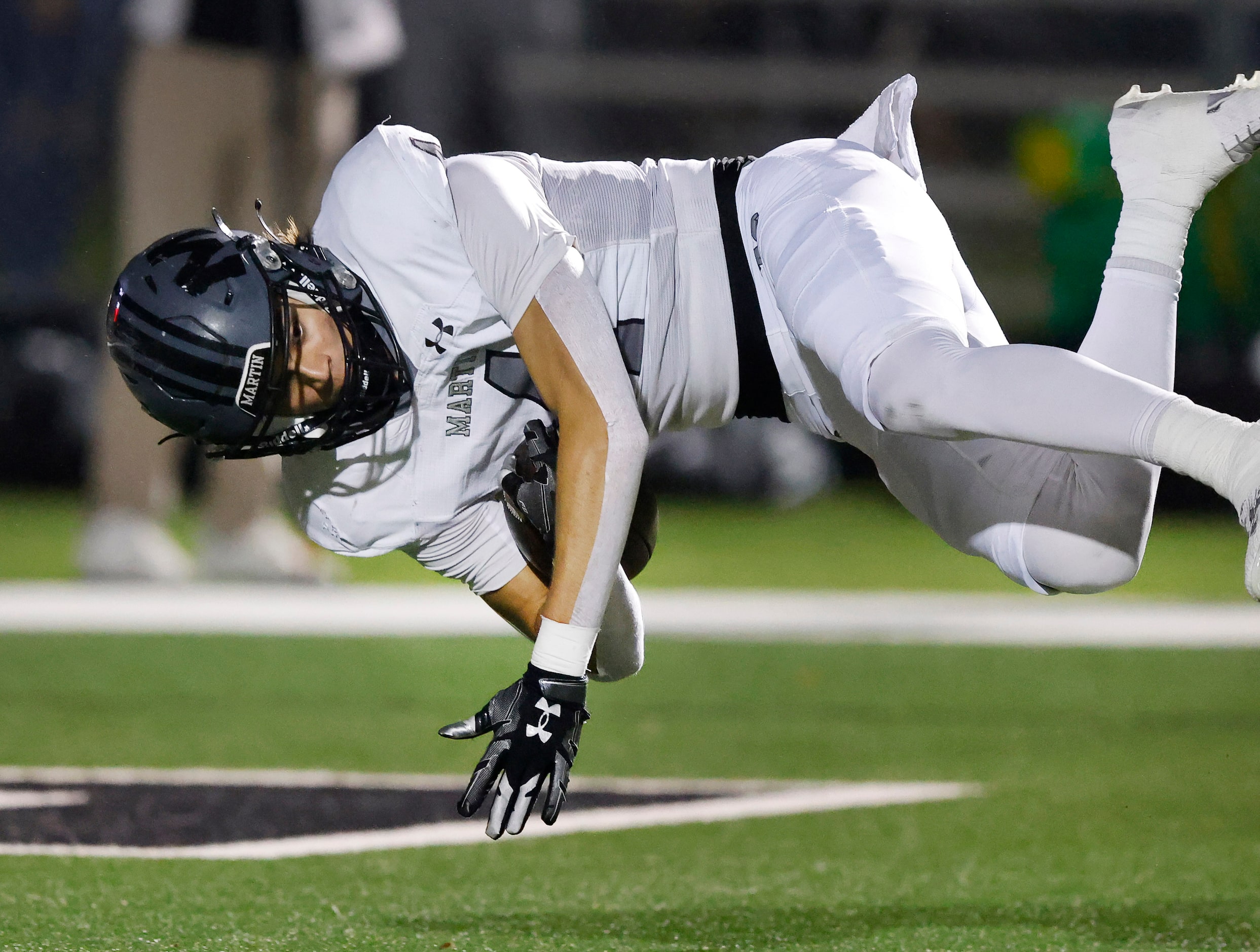 Arlington Martin wide receiver Logan Baresh (4) falls into the end zone after catching a...