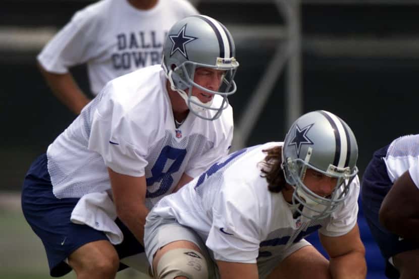 ORG XMIT: S11AB0BB5 Cowboys quarterback Troy Aikman (8) prepares to take a snap from center...
