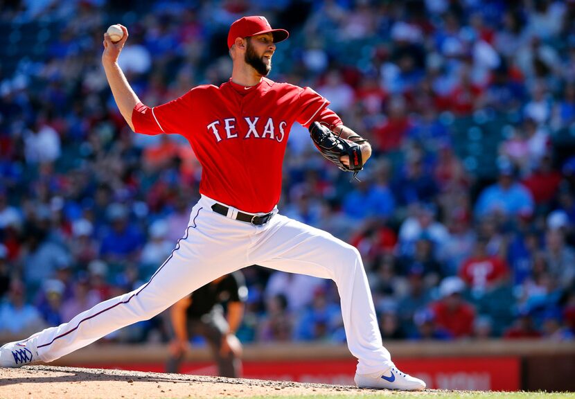 Texas Rangers relief pitcher Chris Martin (31) pitches against the Houston Astros at Globe...