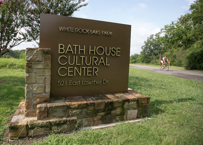 Sign marking the Bath House Cultural Center at White Rock Lake.