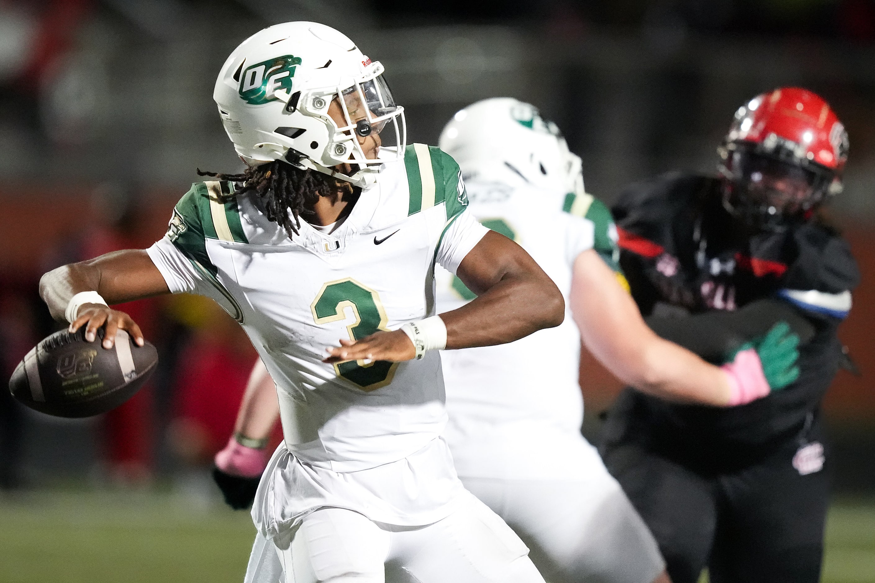 DeSoto quarterback Kelden Ryan (3) throws a pass during the second half of a District 11-6A...