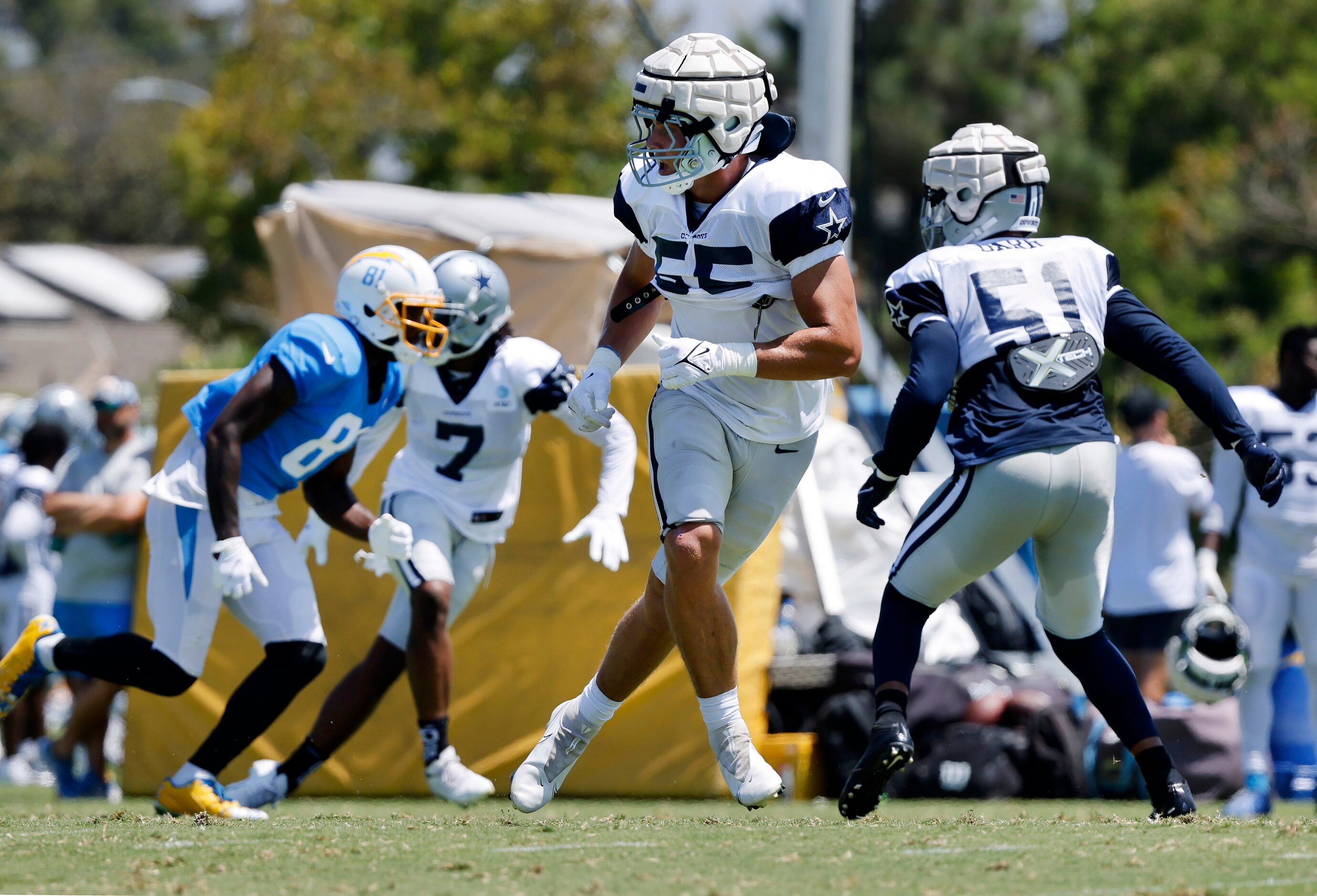 Dallas Cowboys linebacker Leighton Vander Esch (55) moves with a Los Angeles Chargers play...