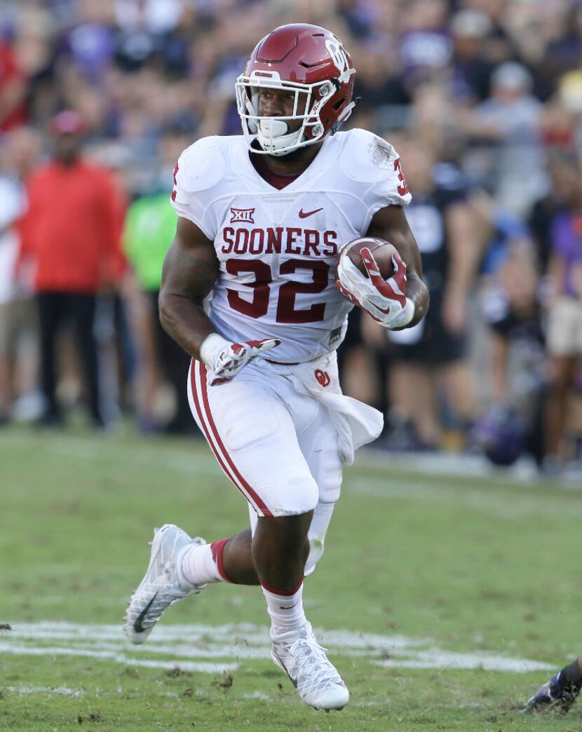 Oklahoma running back Samaje Perine (32) runs with the ball during the first half of an NCAA...
