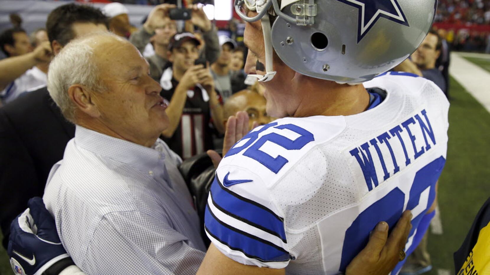 The story of Jason Witten's position switch from DE to TE in college; 'he  was a little peeved'