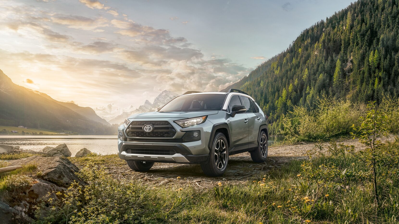 The fifth generation RAV4 Adventure features a more muscular build.