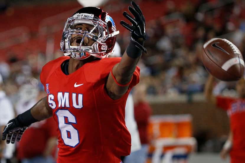 Southern Methodist Mustangs running back Braeden West (6) misses a touchdown pass in the...