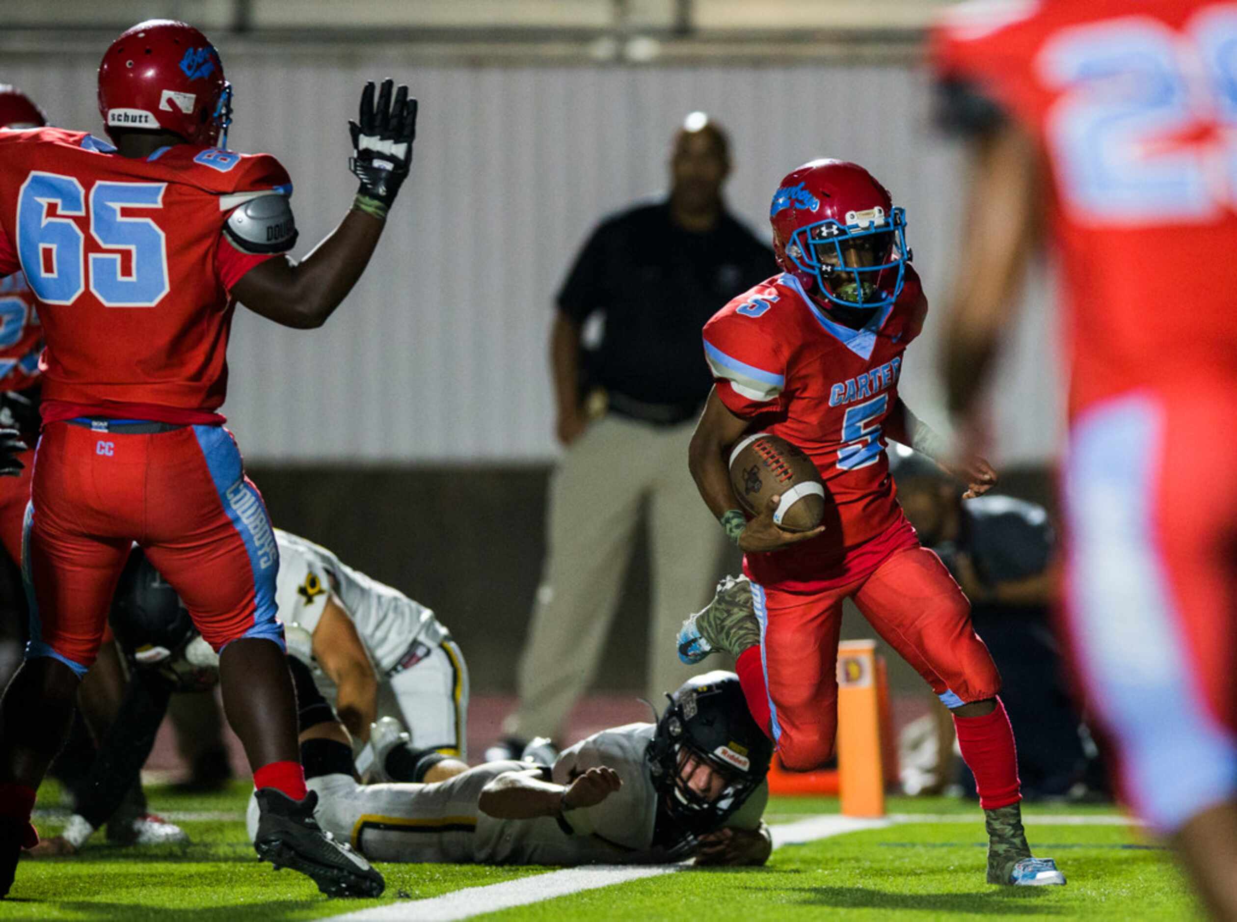 Carter wide receiver Tailon Garrett (5) manages to run to the end zone for a two-point...