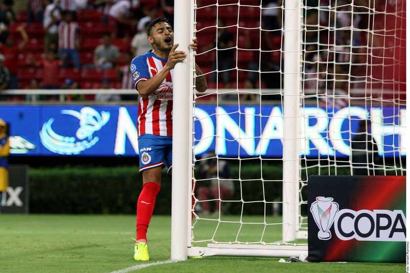 Alexis Vega anotó dos goles para Chivas en el triunfo sobre Santos el miércoles, en Copa MX.