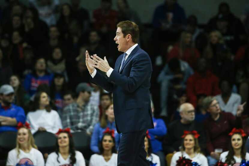Southern Methodist Mustangs head coach Tim Jankovich talks to his players during a timeout...